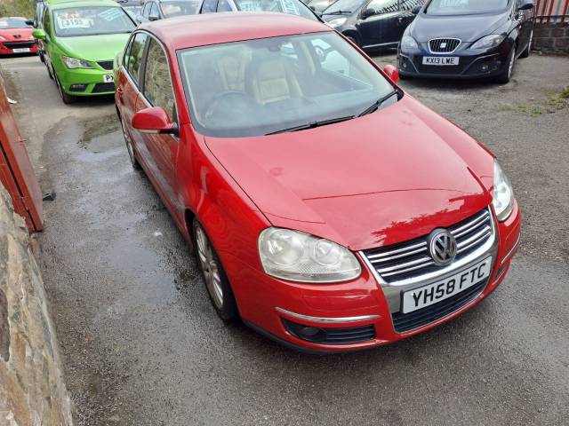 Volkswagen Jetta 2.0 Sport TDI PD 4dr DSG Saloon Diesel Red